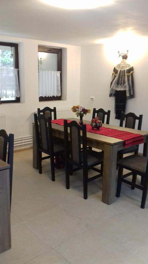 Casa Radu Apartment Novaci-Straini Ngoại thất bức ảnh