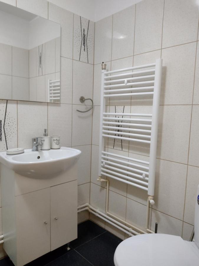 Casa Radu Apartment Novaci-Straini Ngoại thất bức ảnh