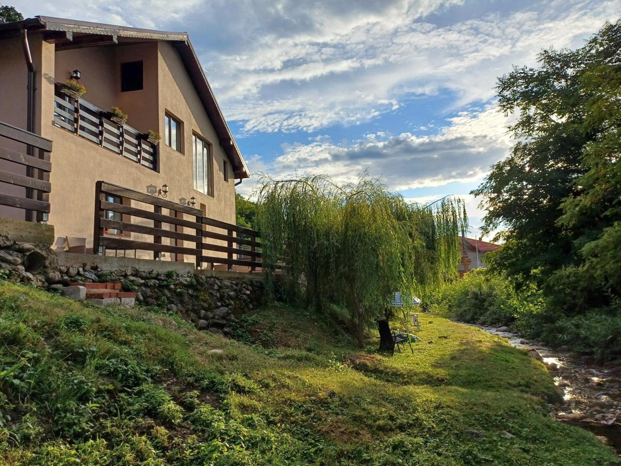 Casa Radu Apartment Novaci-Straini Ngoại thất bức ảnh